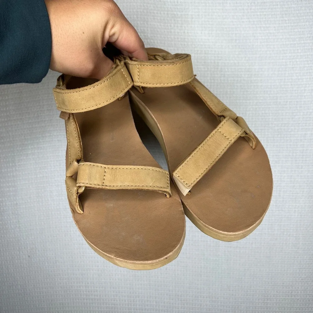 Teva Midform Universal Leather Sandals Women's Size 8 Tan Leather Casual Shoes‎